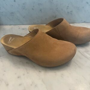 Dansko Talulah Tan Milled Nubuck Clog size EU 40/US 9-9.5